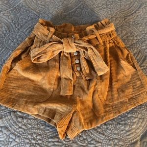 camel belted shorts 🍂